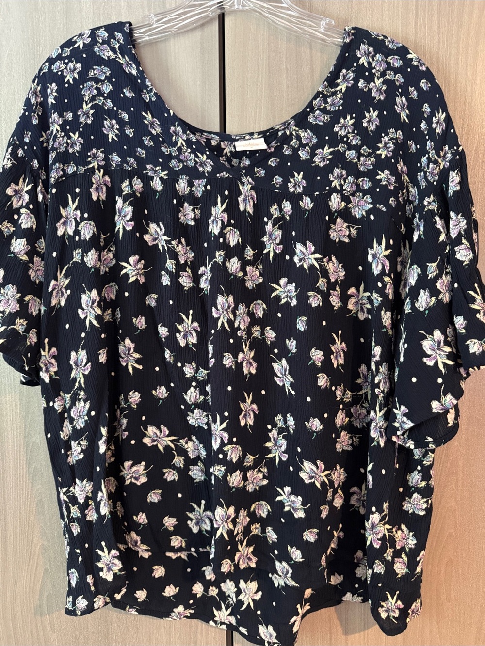 BILA Blouse Sz M Floral V-Neck Flutter Sleeves